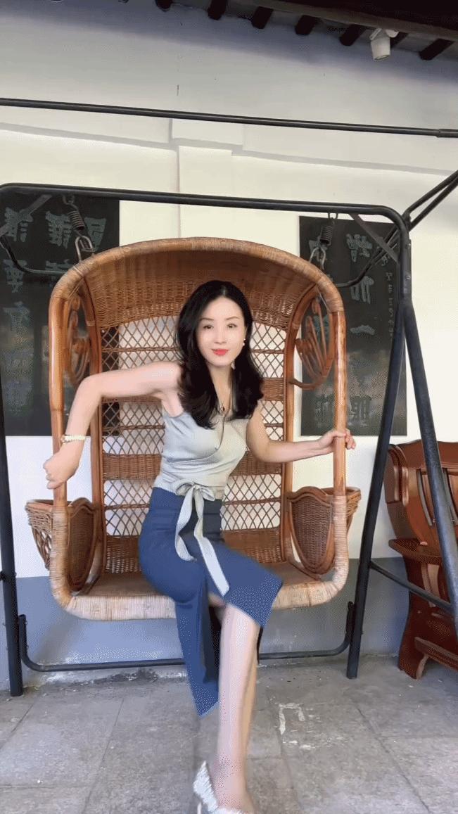 我不相信有40岁的女人能摇的我心荡漾！[笑哭]