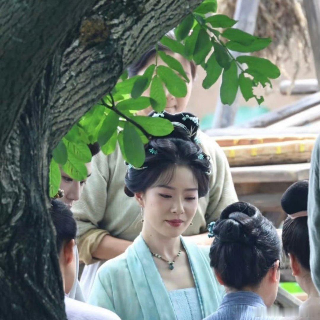 王菊从欧美风变成中式古典气质了？好成功啊，一点也不违和差点没认出这是王菊