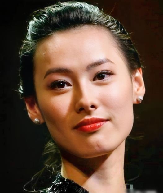 梁洛施给李泽楷生的三个儿子，全被她养成了另一个物种。老大李长治出战武术比赛，亲爹