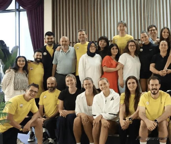 女排2米王牌留洋首秀获重用拿6分又一中国巨星有望闪耀欧洲
在袁心玥的跨国演绎中，