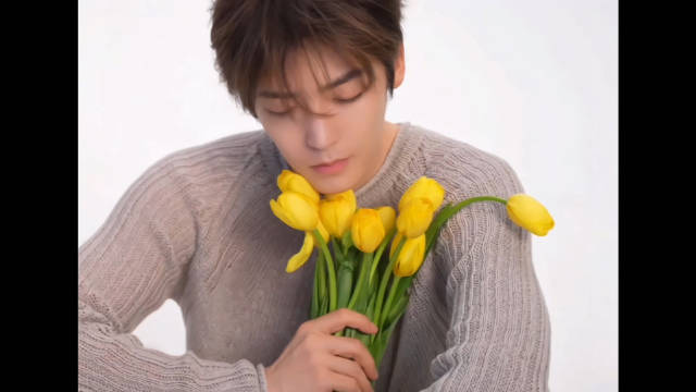 #侯明昊[超话]# 

𝗥𝗘𝗖𝗢𝗥𝗗｜@侯明昊
“520快乐”

空灵方寸，漫享此刻安然。