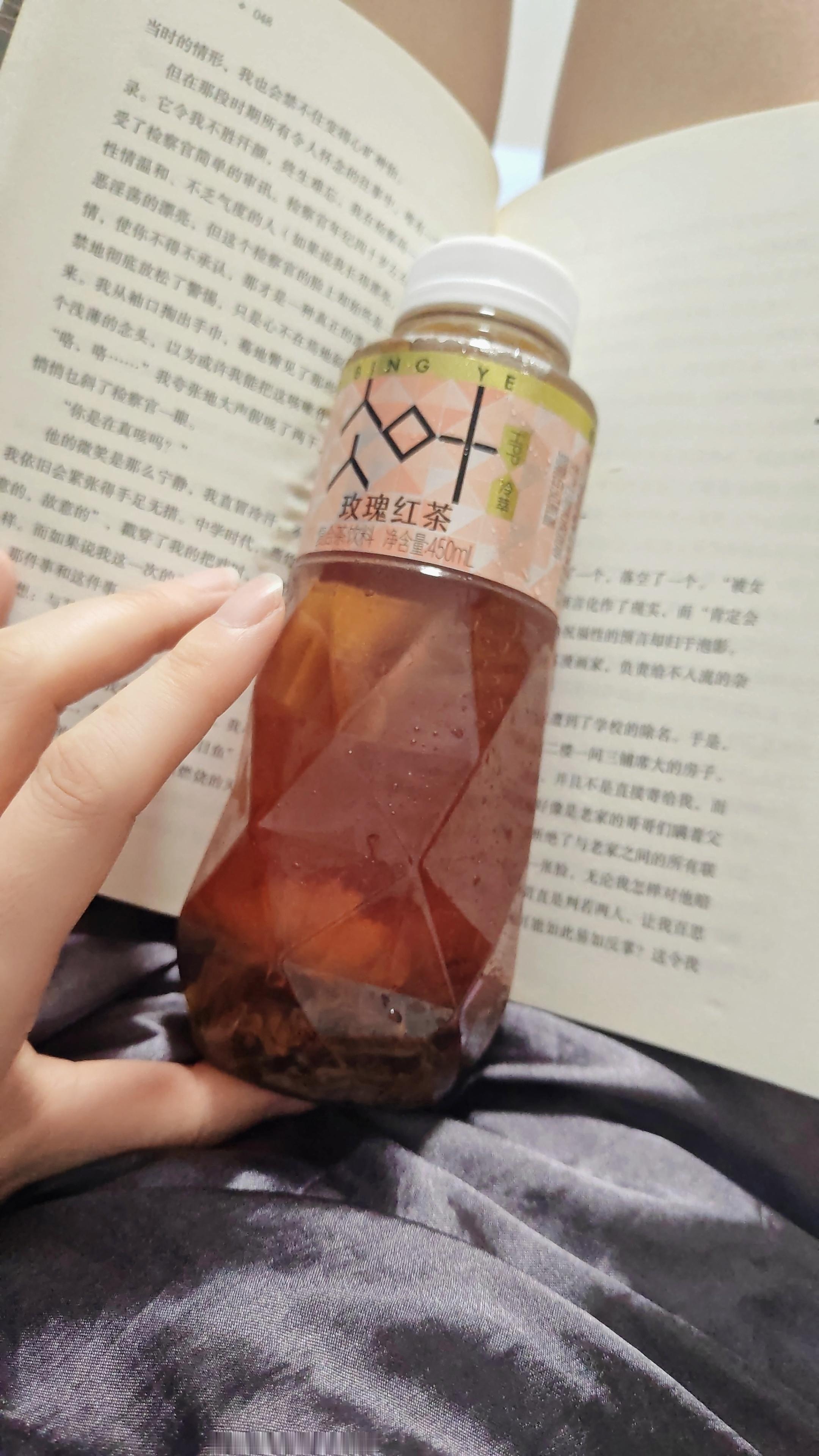 买了各种口味尝一尝茶饮料玫瑰红茶