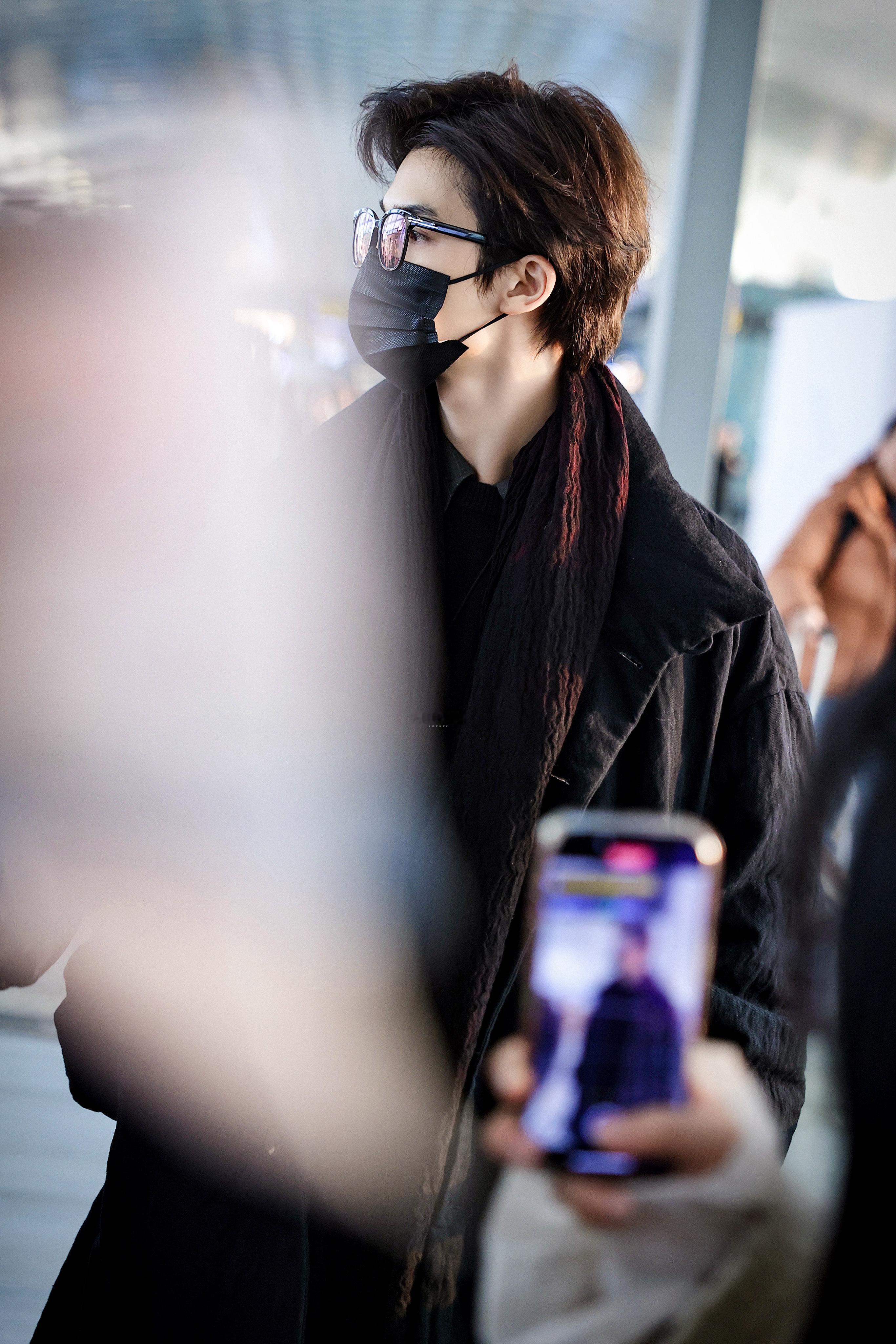 朱正廷 zzt朱正廷愤怒的老虎 zzt朱正廷苏洋 用月光作绣线将你的轮廓绣进岁月