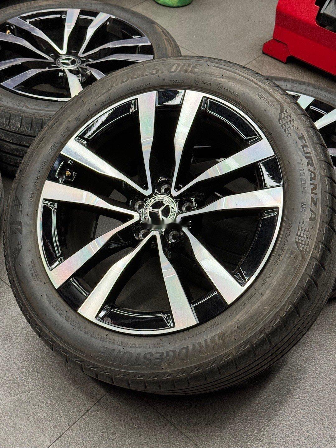 奔驰W223拆下 原厂19寸 带 普利司通 T005  MOE 22年 轮胎 ?