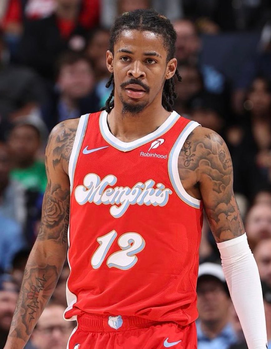 过去28次三分出手莫兰特只投进三个球…今天面对雷霆下半场9投1中 都是主教练安排