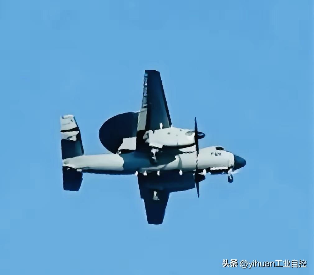 【空警-600:航母编队的千里眼】
    空警-600是一款螺旋桨式舰载预警机