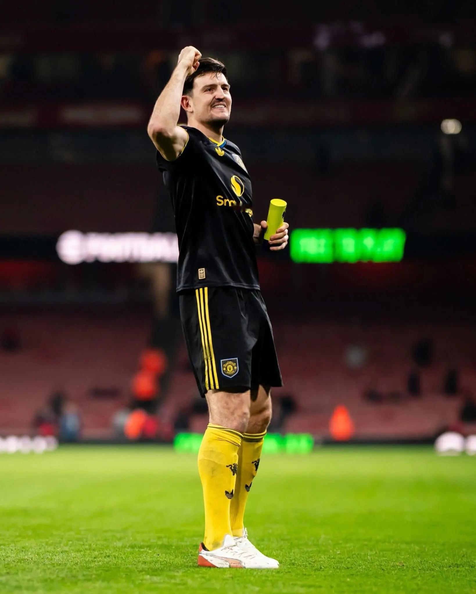 马奎尔的曼联生涯，是一出从巅峰跌落至全网群嘲，又凭极致韧性硬生生爬回主力的硬汉史