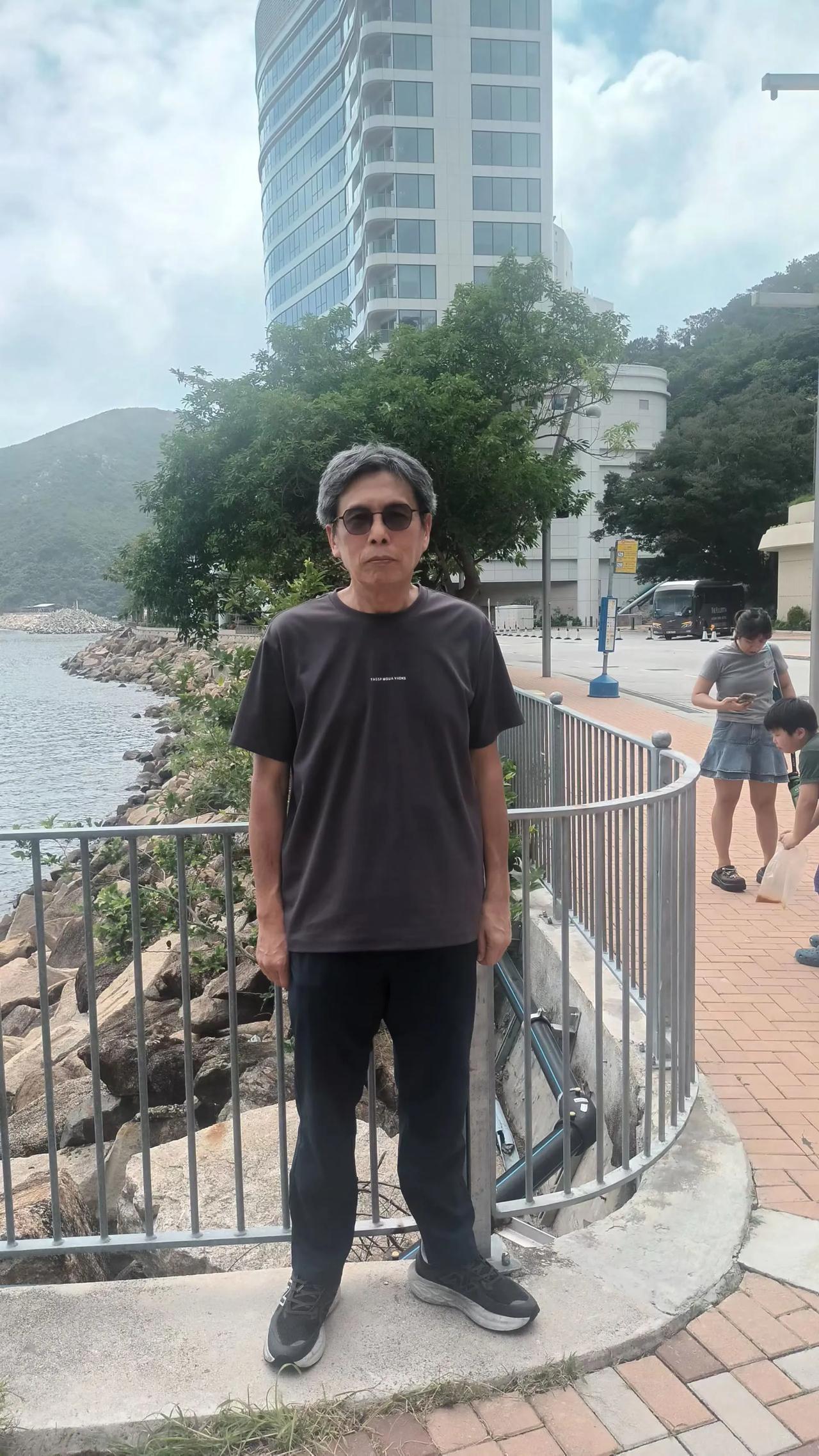 ​佛诞日假期儿子女儿帶小孩到海洋公园玩。重修后的海洋公园水上乐园增加了嬉水设施，