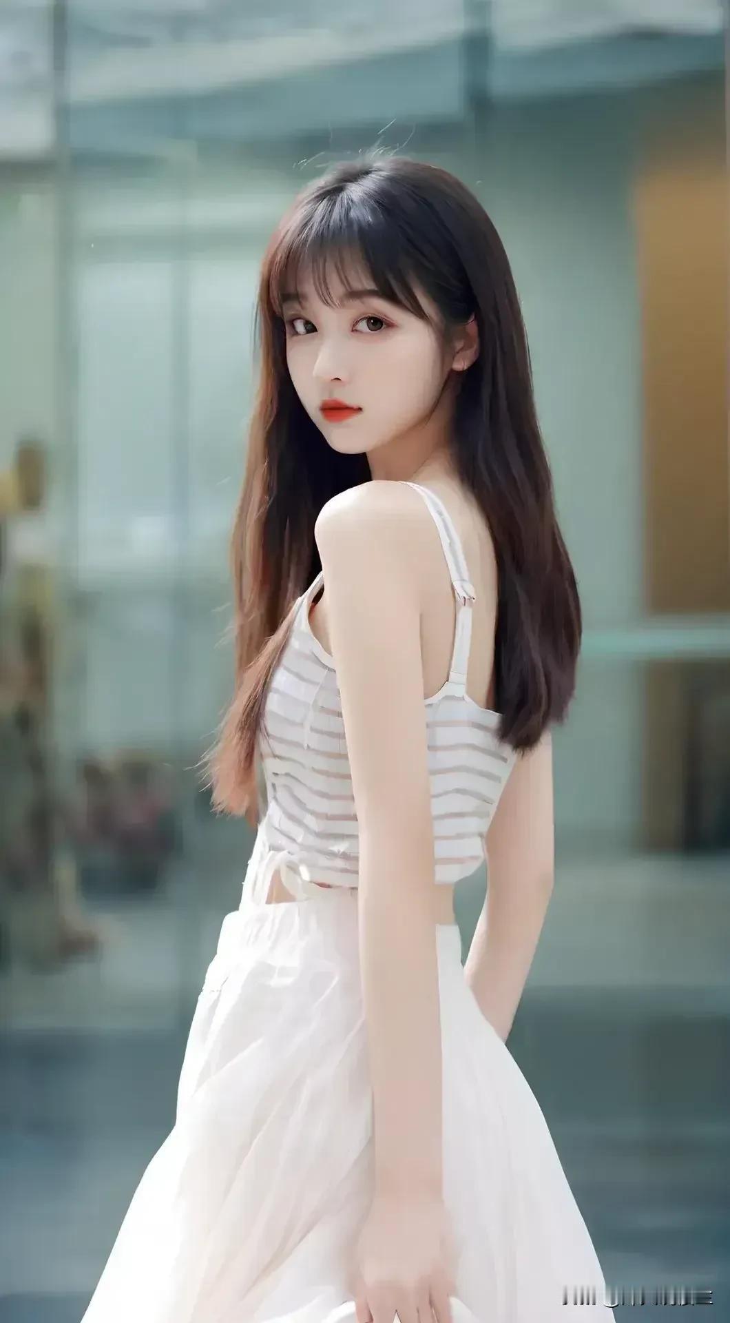 气质美女，清新动人。#时尚美女高清照# #美女高清美照# #欣赏迷人女神#