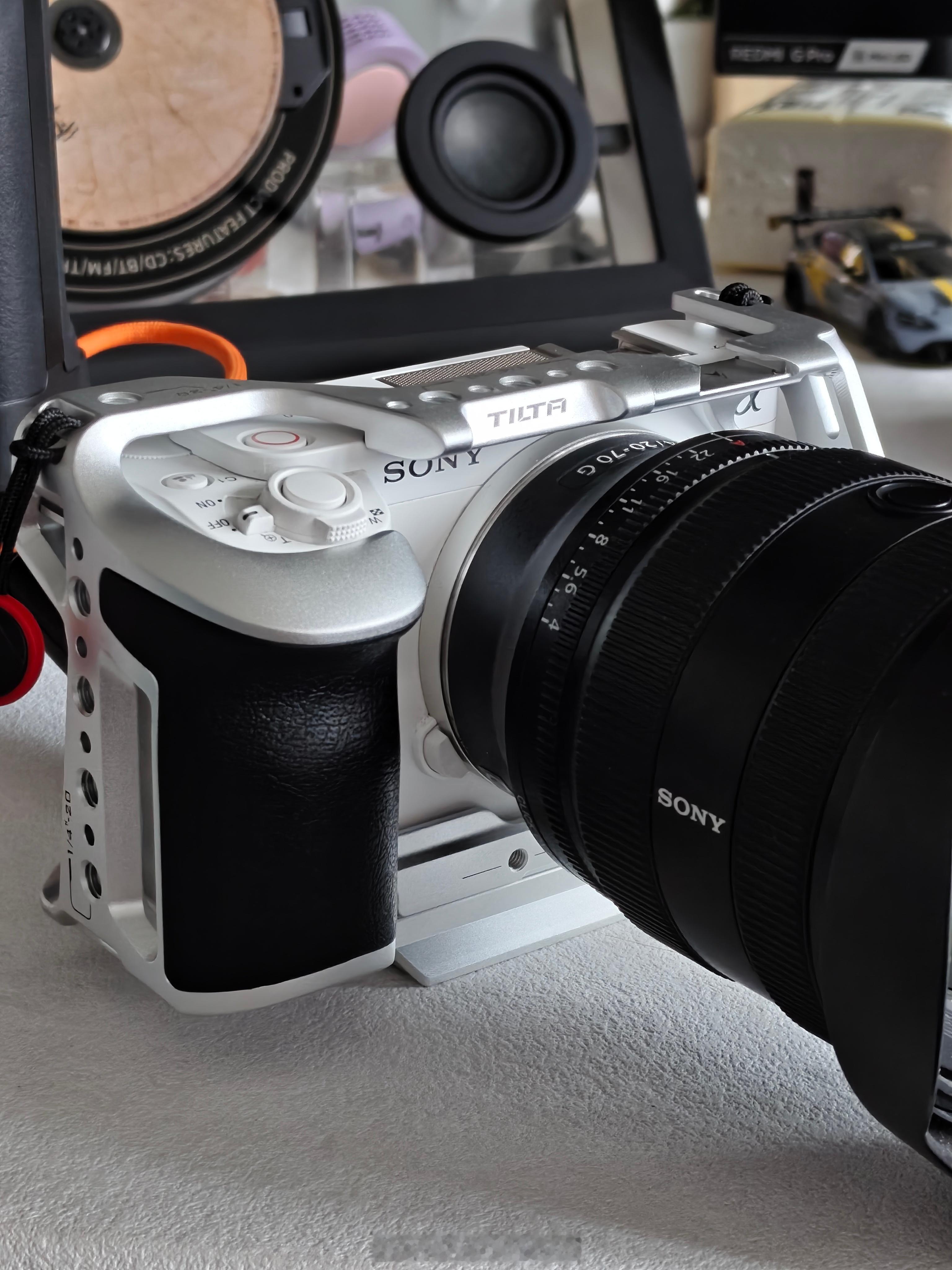 给相机上了个兔笼，这个月大概有十个新品拍摄，已忙晕