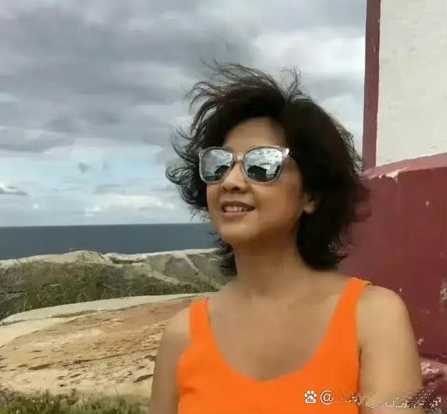 72岁的朱琳看起来依然年轻，仿佛只有三四十岁 ​​​