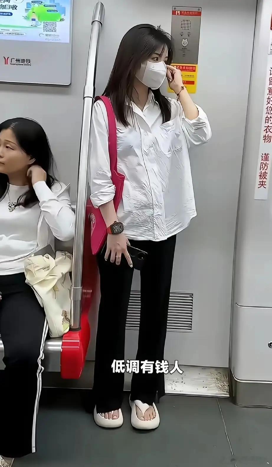 真得说，这才是那种真正低调的有钱人！我敢打包票，她身家起码百亿往上。