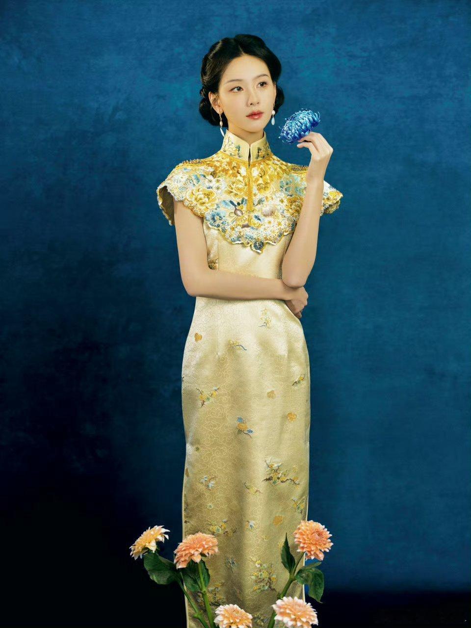 2000多小时织就的云锦旗袍有多美陈都灵穿旗袍真的太有韵味，古典又灵动，越看越有