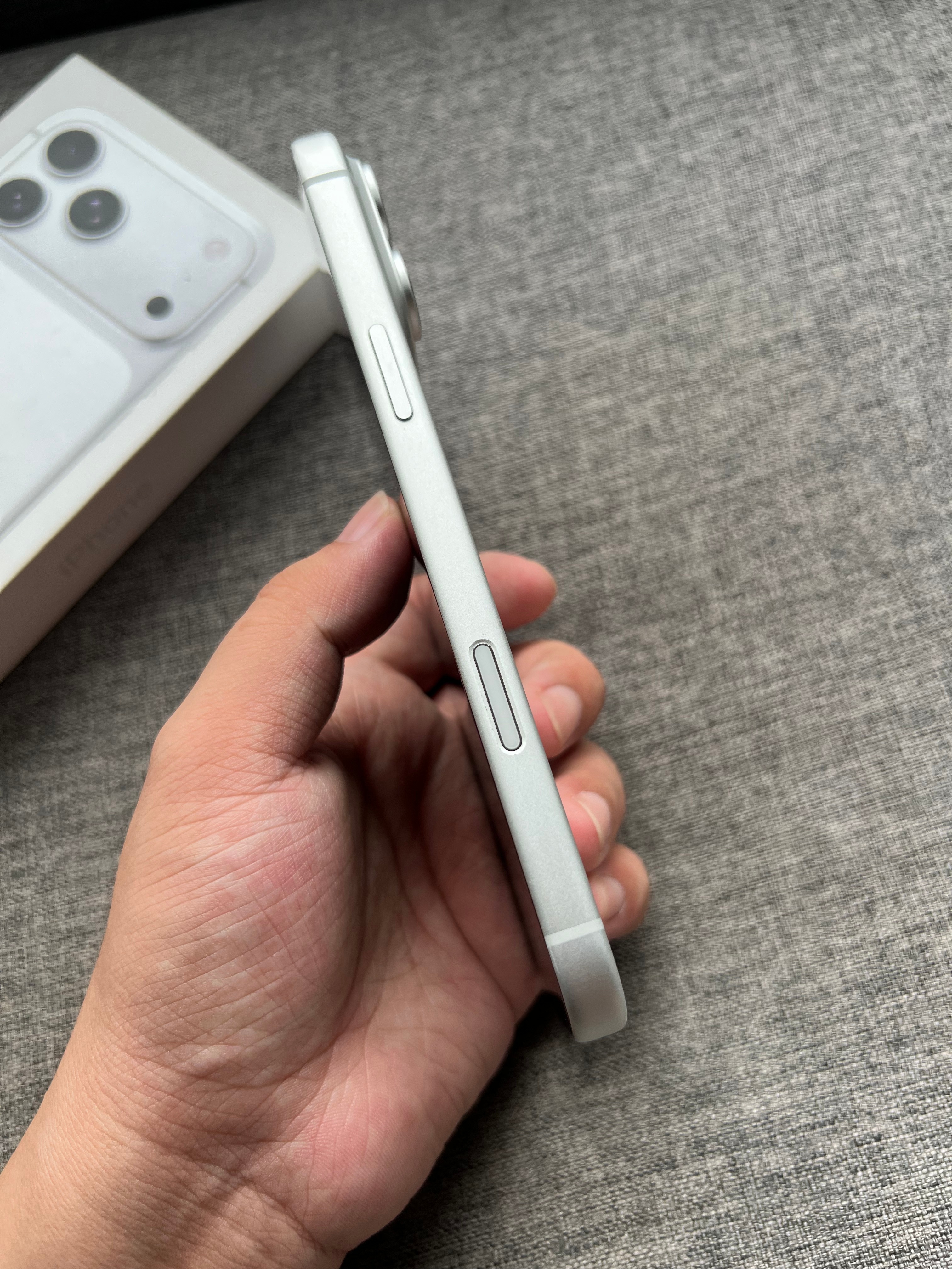 国行iPhone17 Pro Max 512G 白色，屏幕完美，外壳小掉漆磕碰，