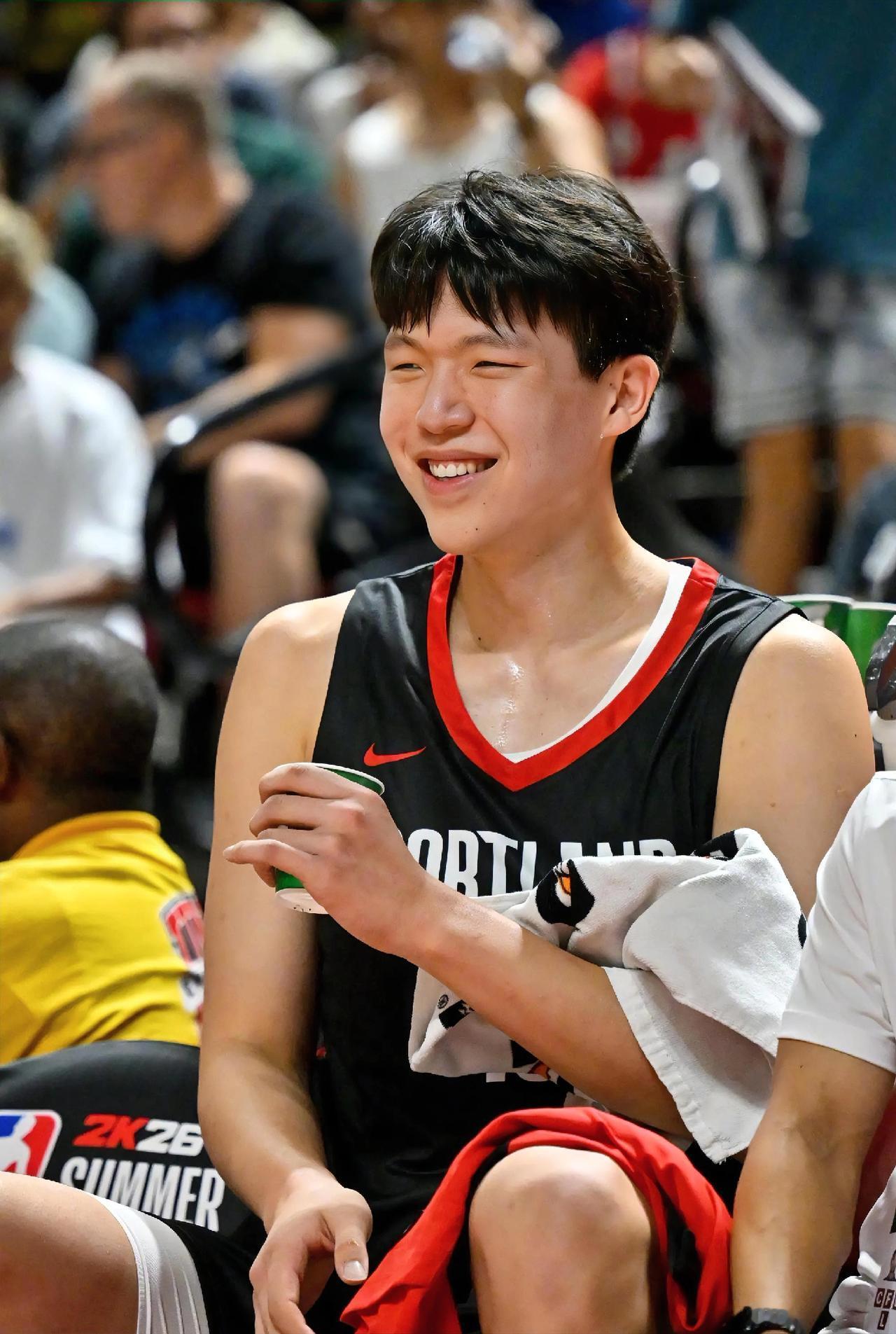 截止目前！2025年NBA选秀前17顺位新秀数据如下，谁亏谁赚一目了然。
 
1