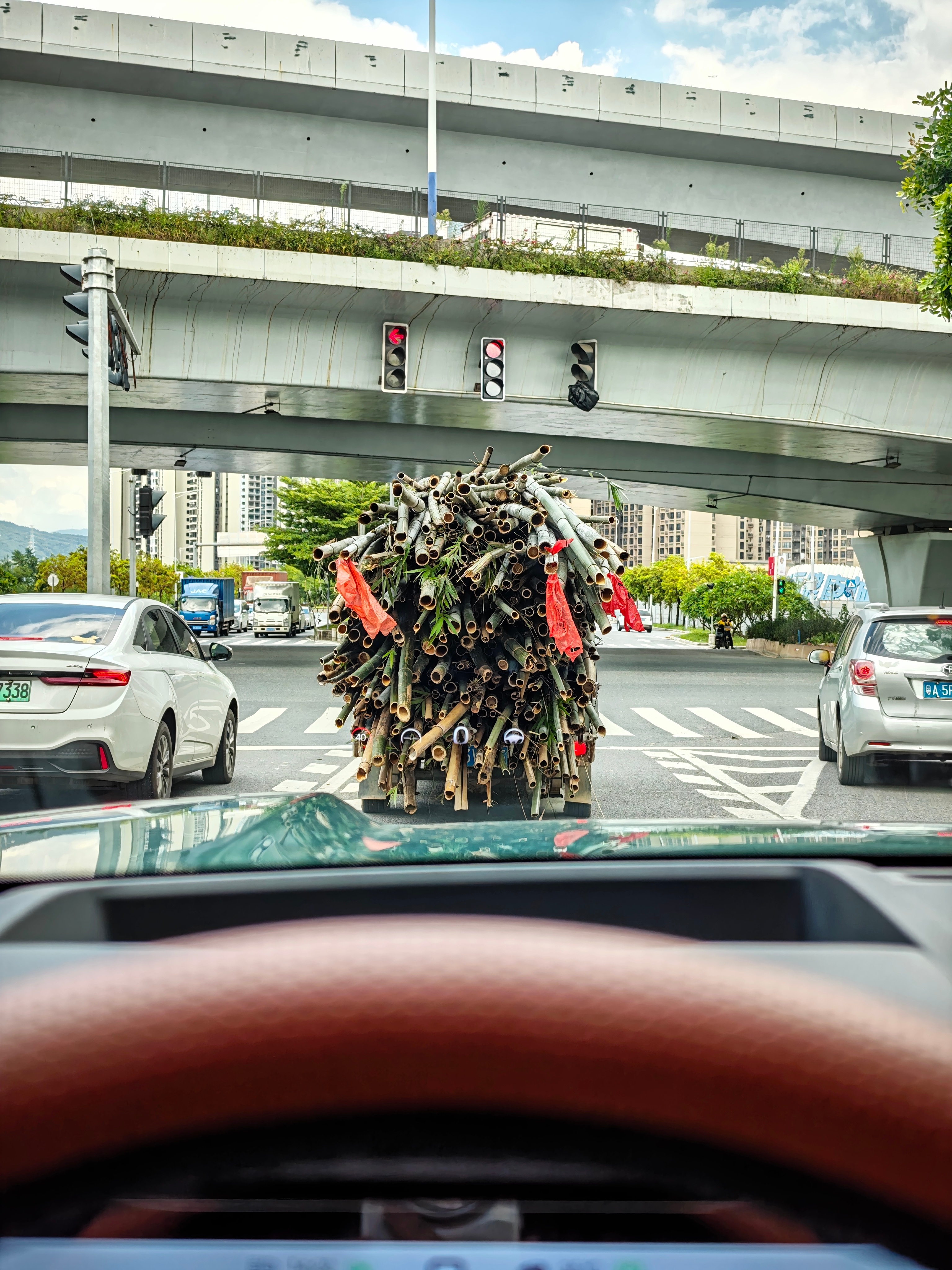 这种车是真危险，必须跟它保持距离！大v聊车