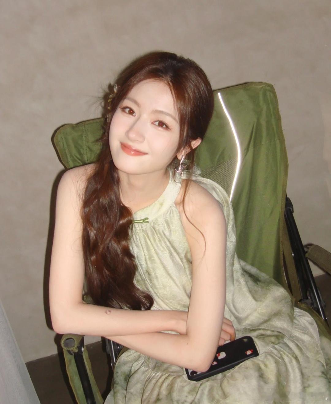 哇塞宝宝好美清新质朴的颜色加上这妆造简直绝了有精灵公主那味了李兰迪[超话]｜李兰