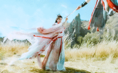 看出来罗云熙很有礼貌了罗云熙这礼貌感绝了！怕工作人员多忙活说不吃宽粉，结果是杨迪