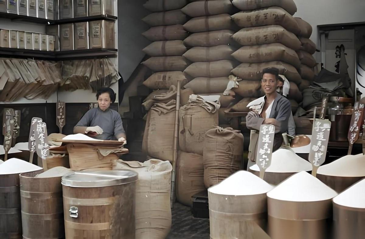 民国时期大量从外国进口粮食
《银元时代生活史》的作者陈存仁这么写：中国出产的米，