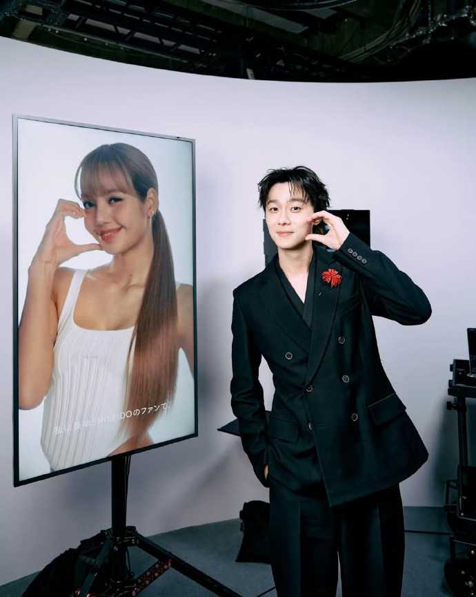 显化施柏宇追星运 2020定下唯一追星目标Lisa，2023奔赴演唱会拍下直拍，