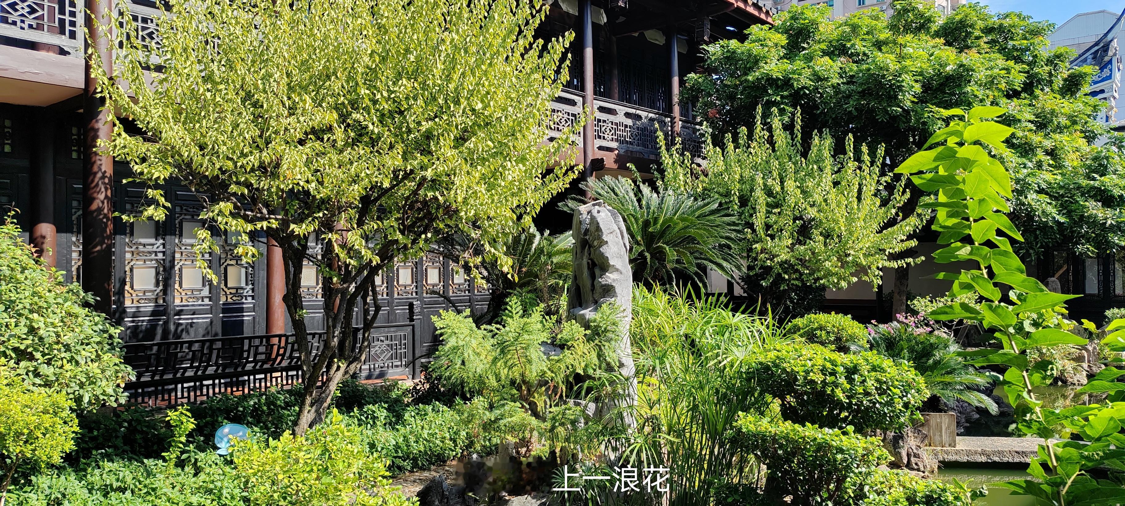 心态，就像是人生的“方向盘”，你把方向盘往哪里偏，那生活就会驶向哪个方向。如果你