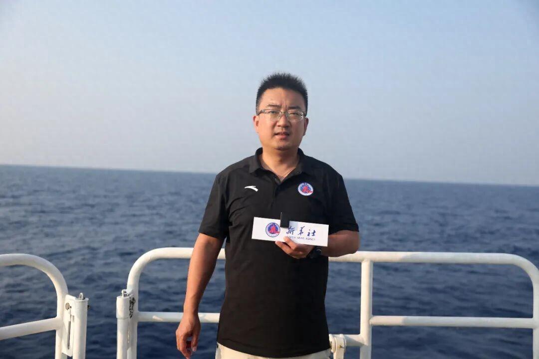 57天没信号、没外卖、没陆地！

新华社记者陈斌跟着海警川山舰漂在南海57天，天