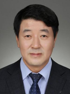 张玉利教授荣获首届南开大学教材建设奖先进个人。
      他与薛红志、陈寒松、