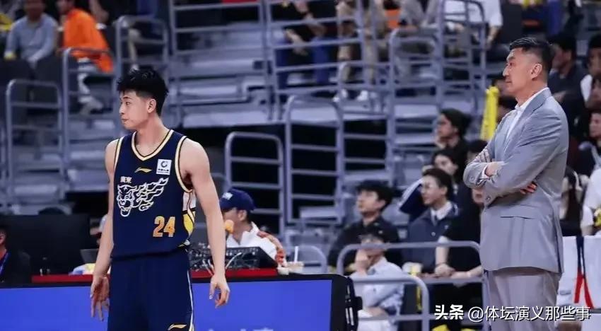 广东男篮彻底乱套了，球员不会打球、主帅不会指挥。而问题根源出在哪里？或许就出在新