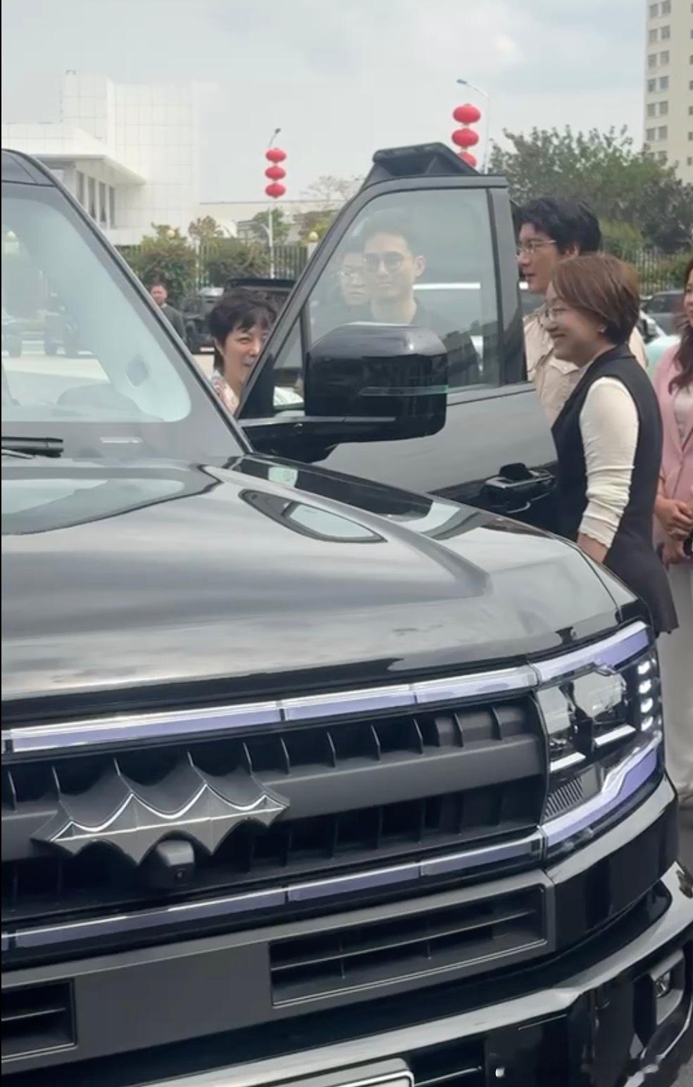 猜猜我看到谁了？王力宏去看方程豹，这是要成为代言人的节奏吗？方程豹 王力宏网传王