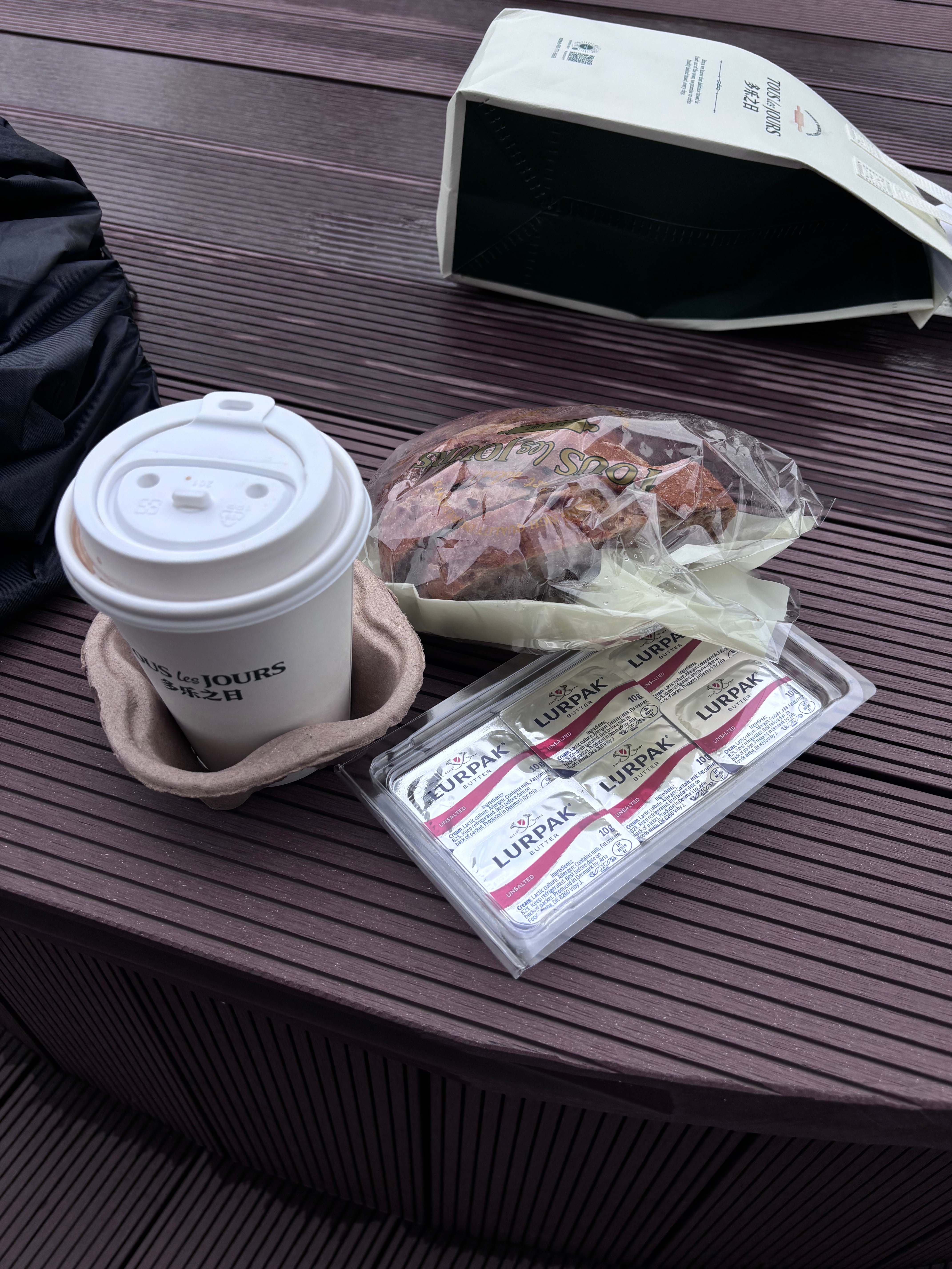 今日含糖量：⭐⭐⭐⭐⭐捕捉一只在车里臭美的我📸（遮阳板镜子真的是自拍神器哈哈！
