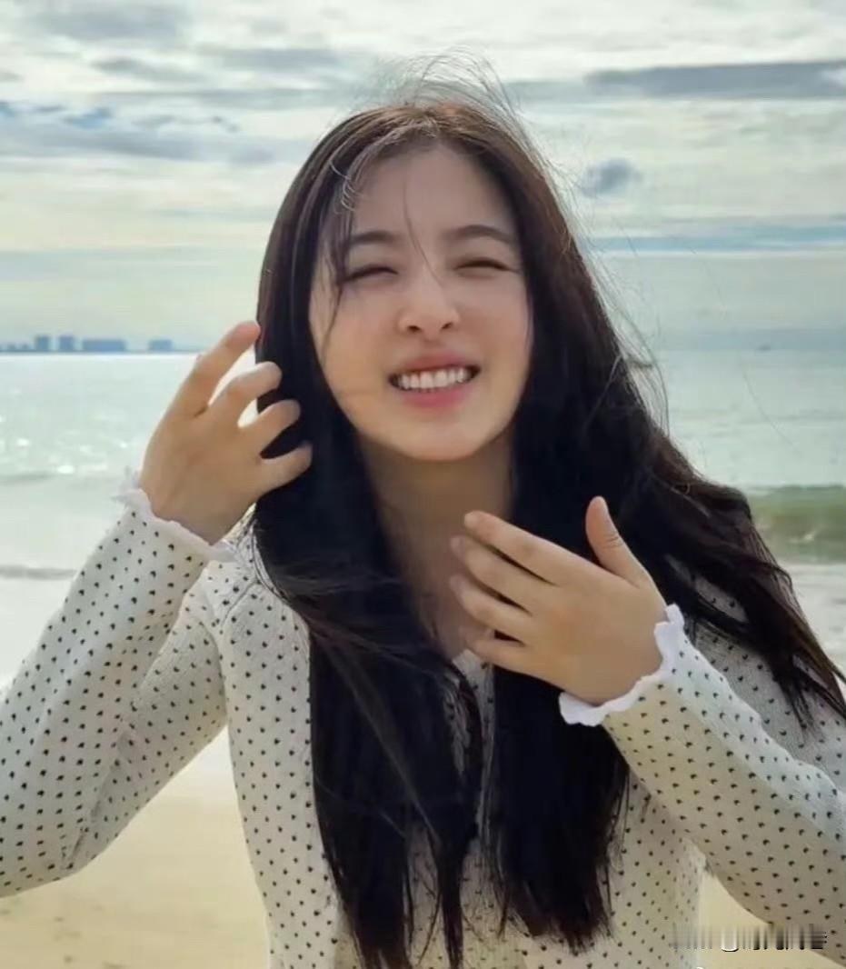 这两张真实素颜照，你能认出她是那位明星吗？