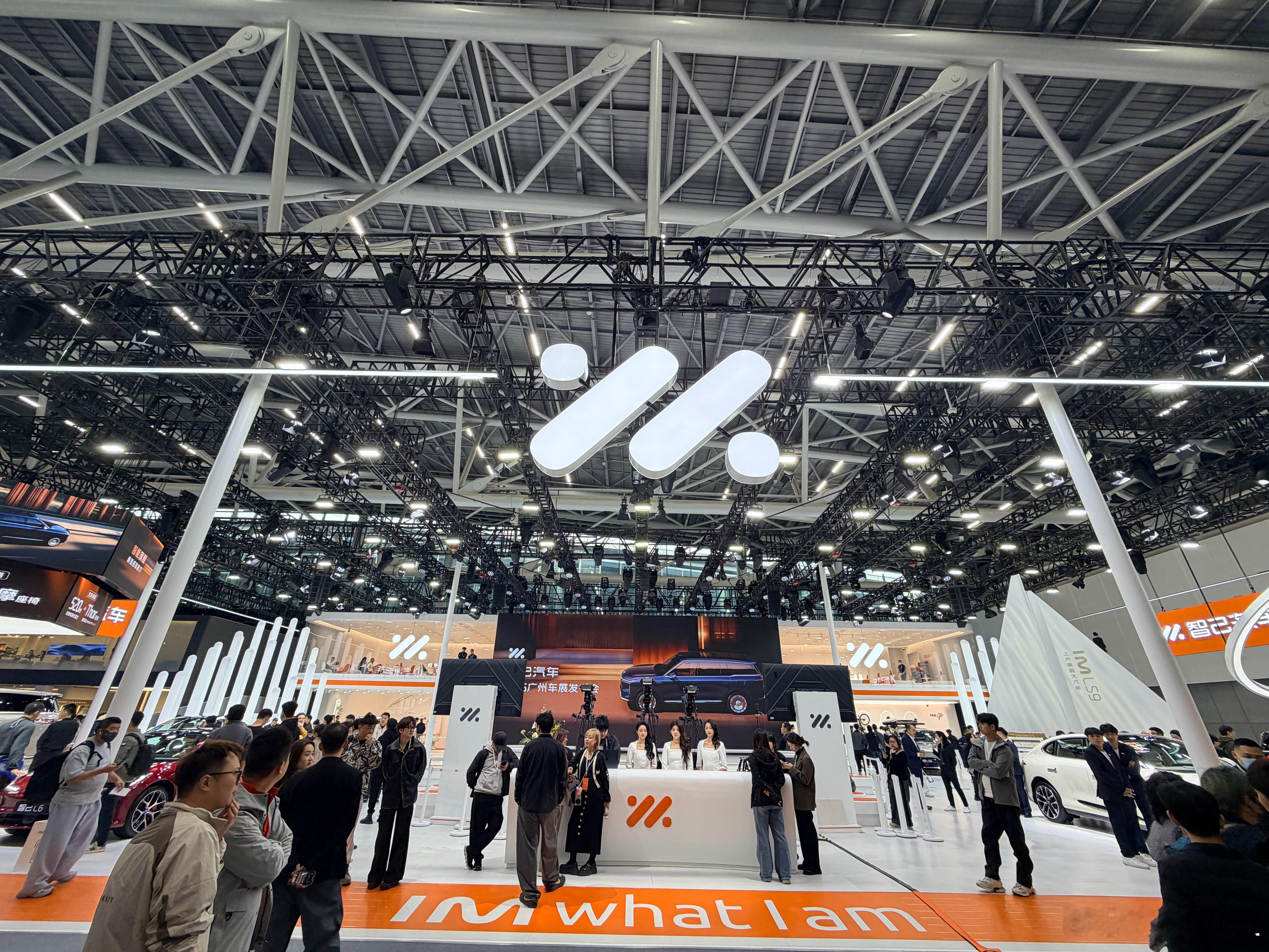 作为30万级六座SUV市场的现象级选手，上市25分钟大订订单便突破5000台，用