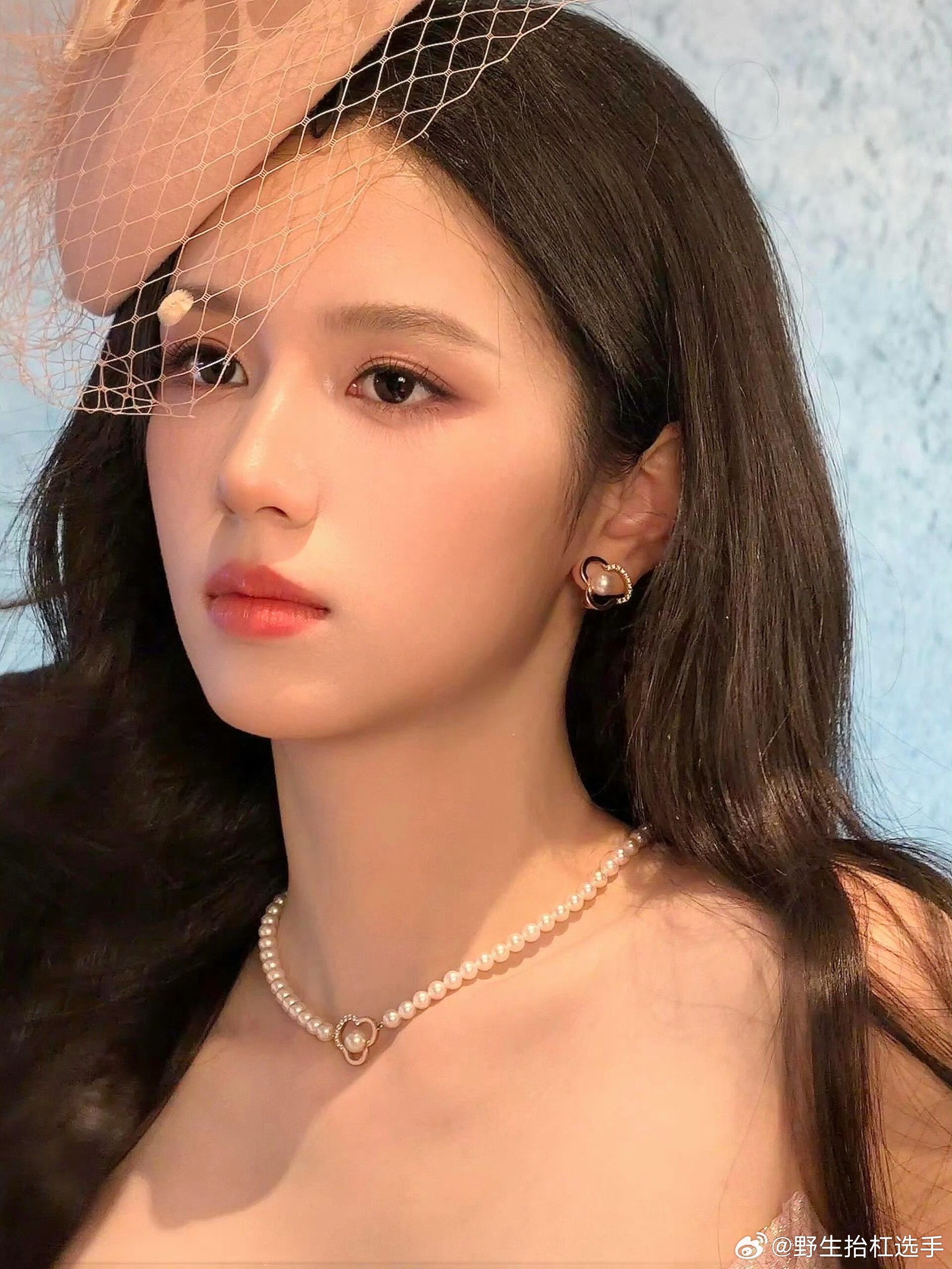 王亚飞给周也化的柔粉妆王亚飞给周也化的柔粉妆好美，粉粉嫩嫩的也子🥥！周也柔粉妆