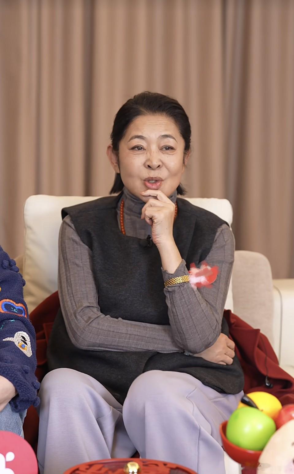 倪萍眼中真实的李小冉  倪萍直播盛赞李小冉，心地善良如春日暖阳，刀子嘴下藏着一颗