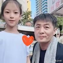 闲着无聊好奇深挖了一下夜市烤串师傅陈杰的经历。

不了解真的没什么感触，认真看完