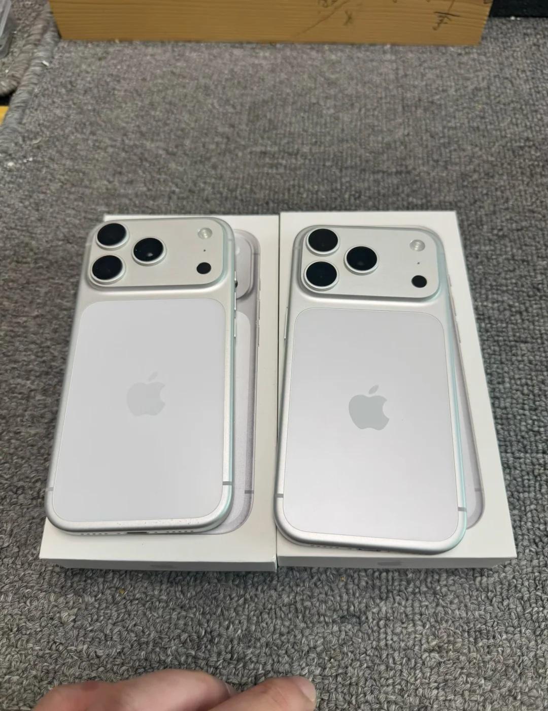 17Pro太保值了吧
今天置换了两个17Pro 银色的 电池🔋都是92.93之