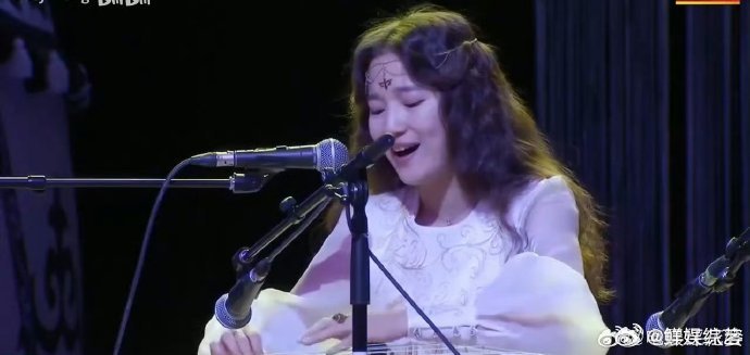 想看中亚乌兰图雅上浪姐 努尔乔尔蓬的歌声自带辽阔草原气场，异域风情十足，真的太适