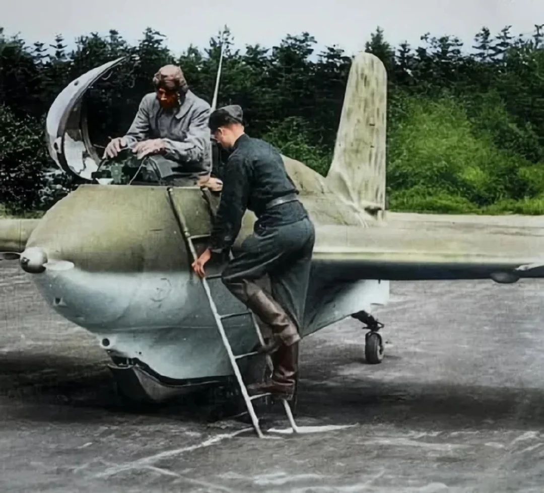 原来德国Me-163战斗机这么小啊！！！