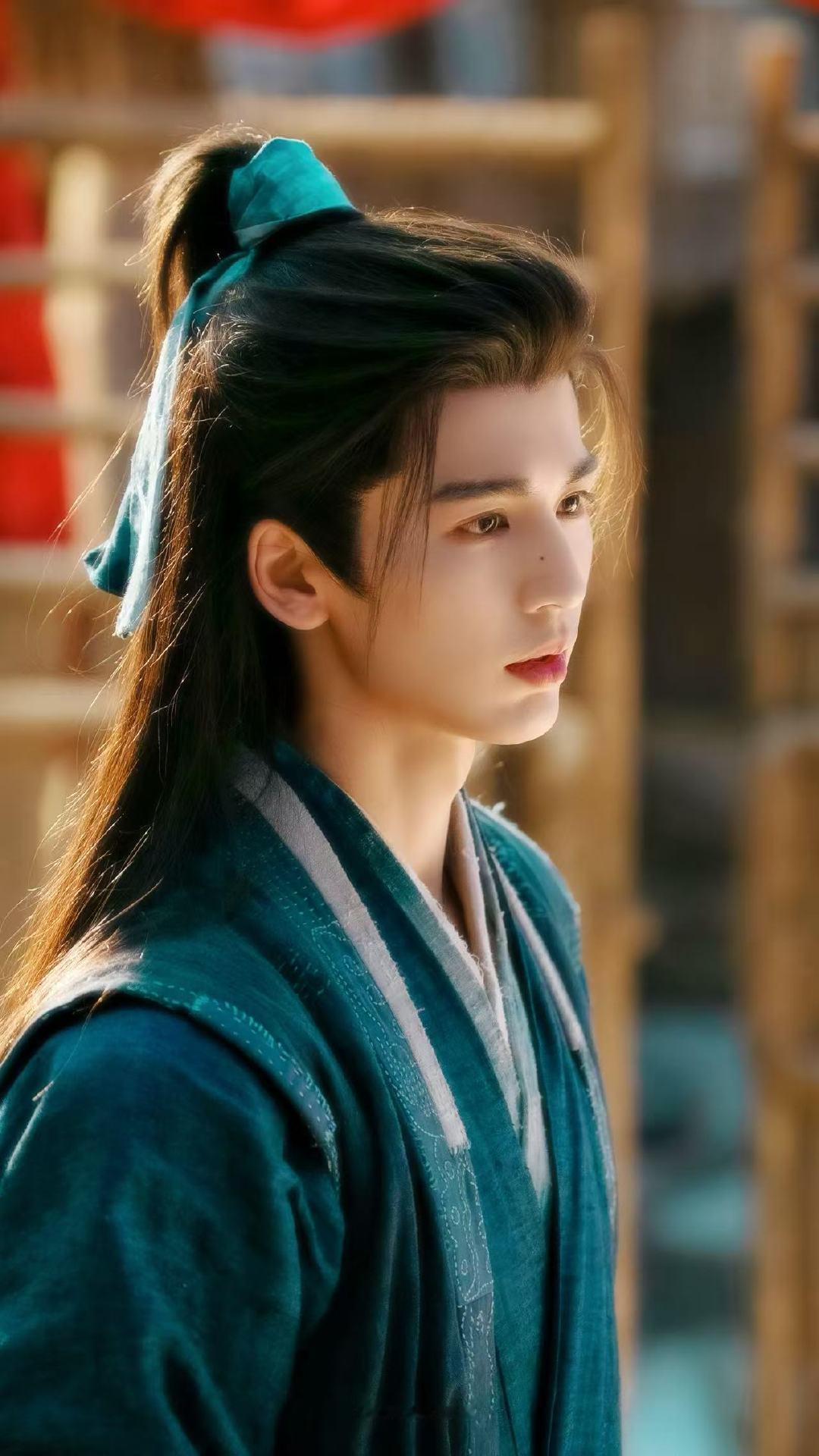 谁把张凌赫弄天上去了 潍坊人民也太会整活了，直接把张凌赫做成风筝放飞，前一秒还是