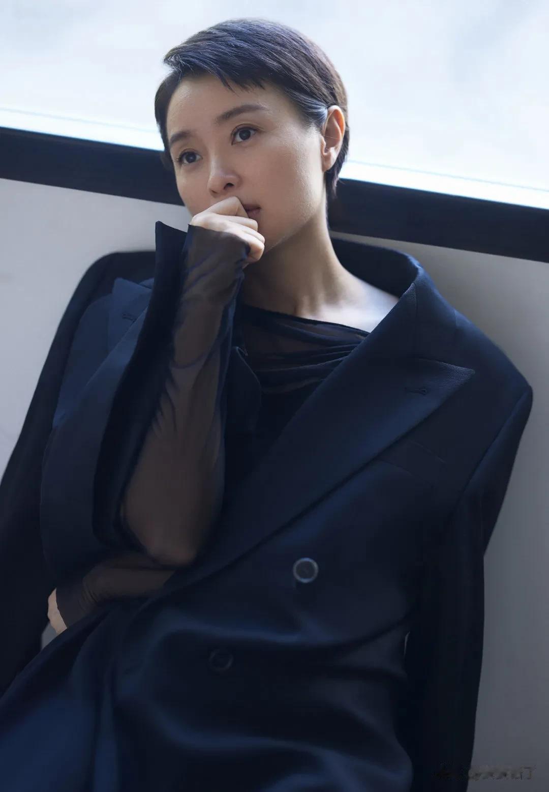 《我的前半生》中这两口子居然一起获奖，缘分。
白玉兰最佳男女主角
殷桃在《人世间