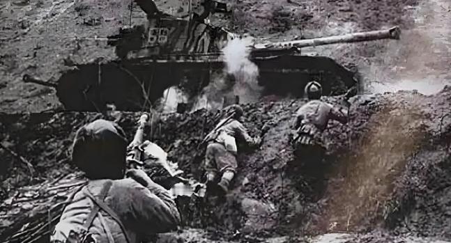 1971年深秋的小镇油坊，刚从38军复员的孙志刚攥着油票的手突然发抖——桌后那个