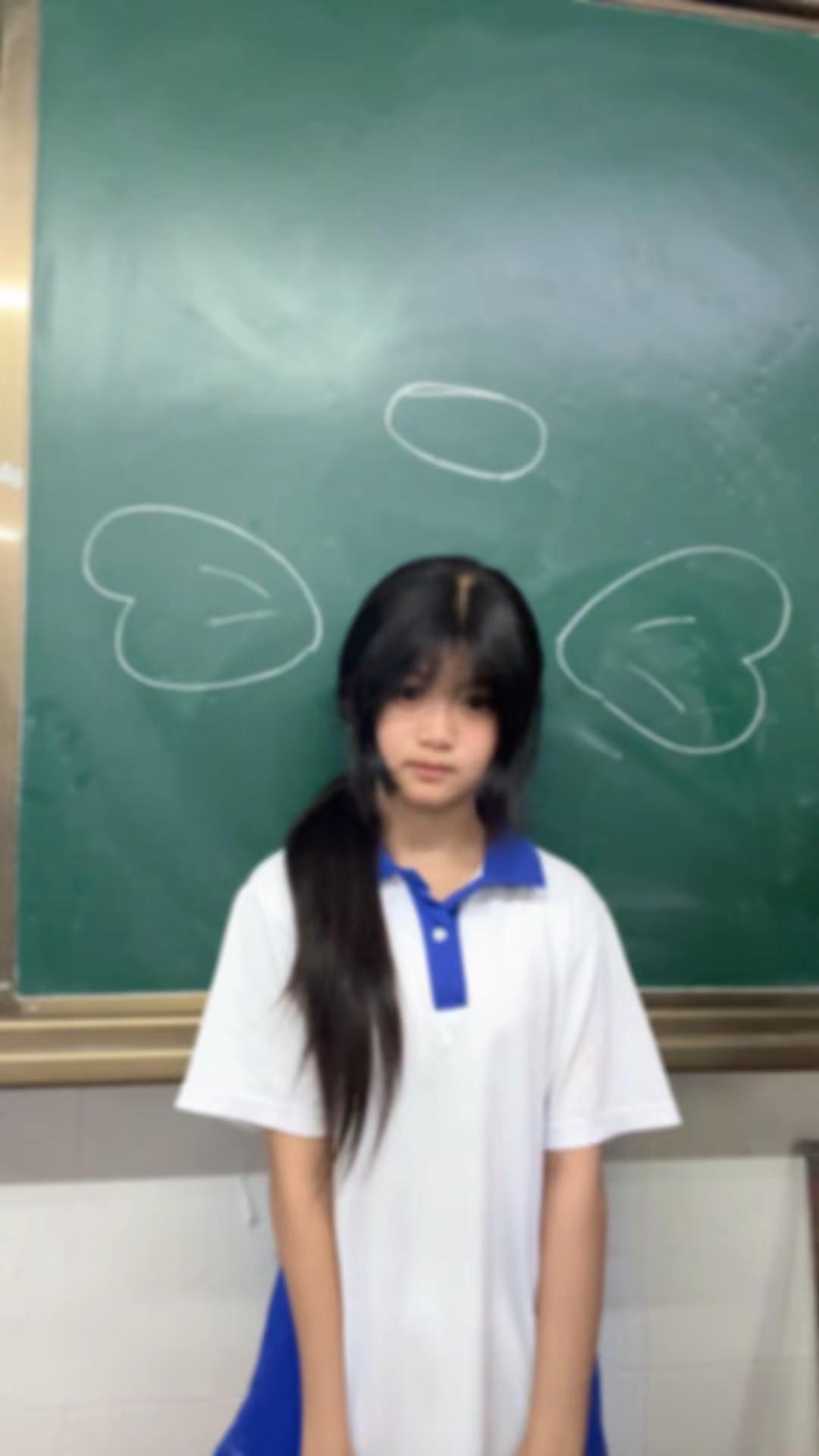 好想你呀 以前每次放学都能见到你的日子这辈子不会再有了深圳校服