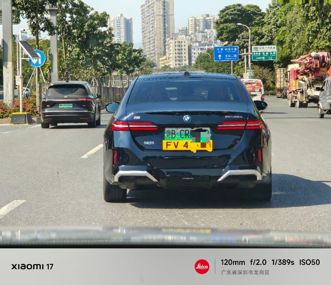 城区辅助驾驶大概是这样的：哟～自己会走哟～拐弯可以哟～跟车不错……诶～怎么回事？