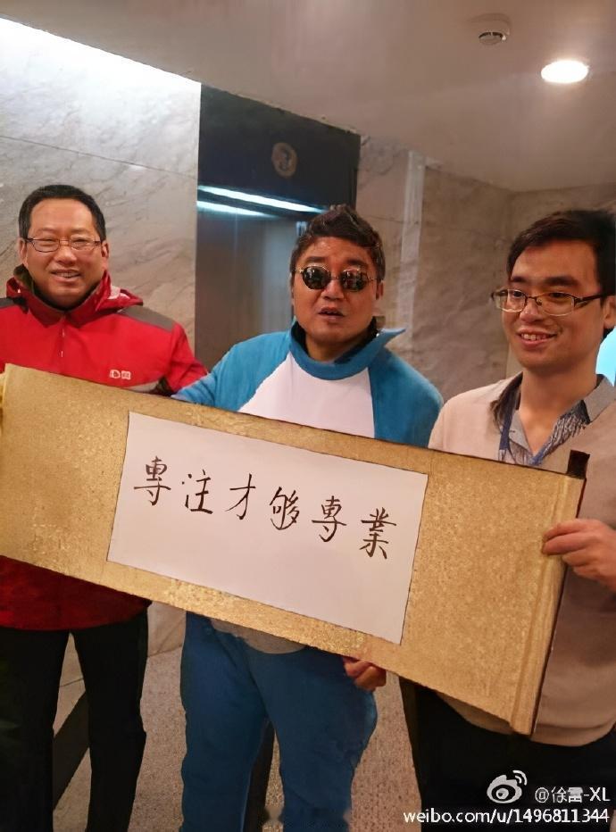 在国内我没有什么要崇拜学习的榜样企业家，反倒过去看了不少日本企业家的传记，推崇两