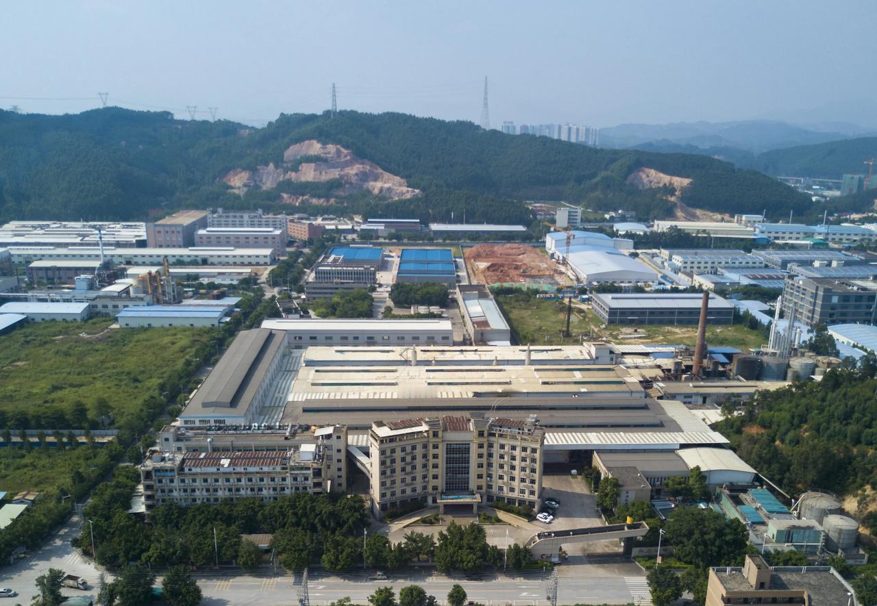 两班倒是反人性的，我朋友在高强度两班倒工厂工作三年因为工作量实在是太大了，月休只
