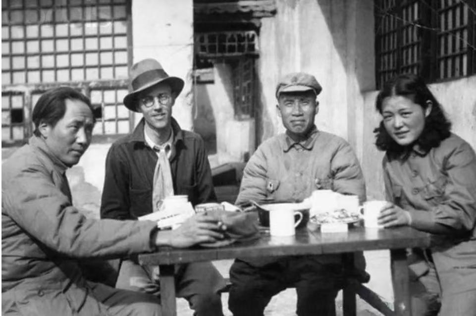 一上午的各方协调，终于纳入了正轨。接待的两位法官问 : ……赵律师，这个案件你为