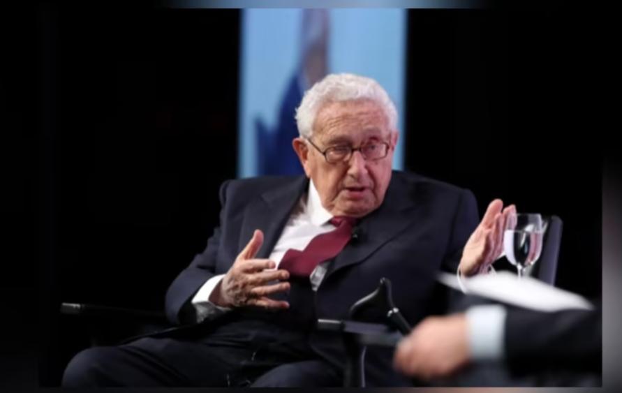 一旦中美开战，美军将全面轰炸中国？100岁的基辛格早就发出过警告：“美国盟友再多