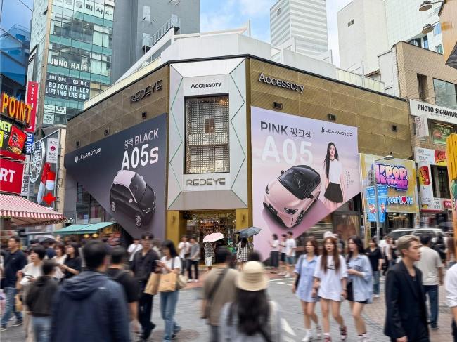 明洞街边那台A05，这排面确实有点惊喜
在首尔街头逛着逛着，突然看到A05的大屏