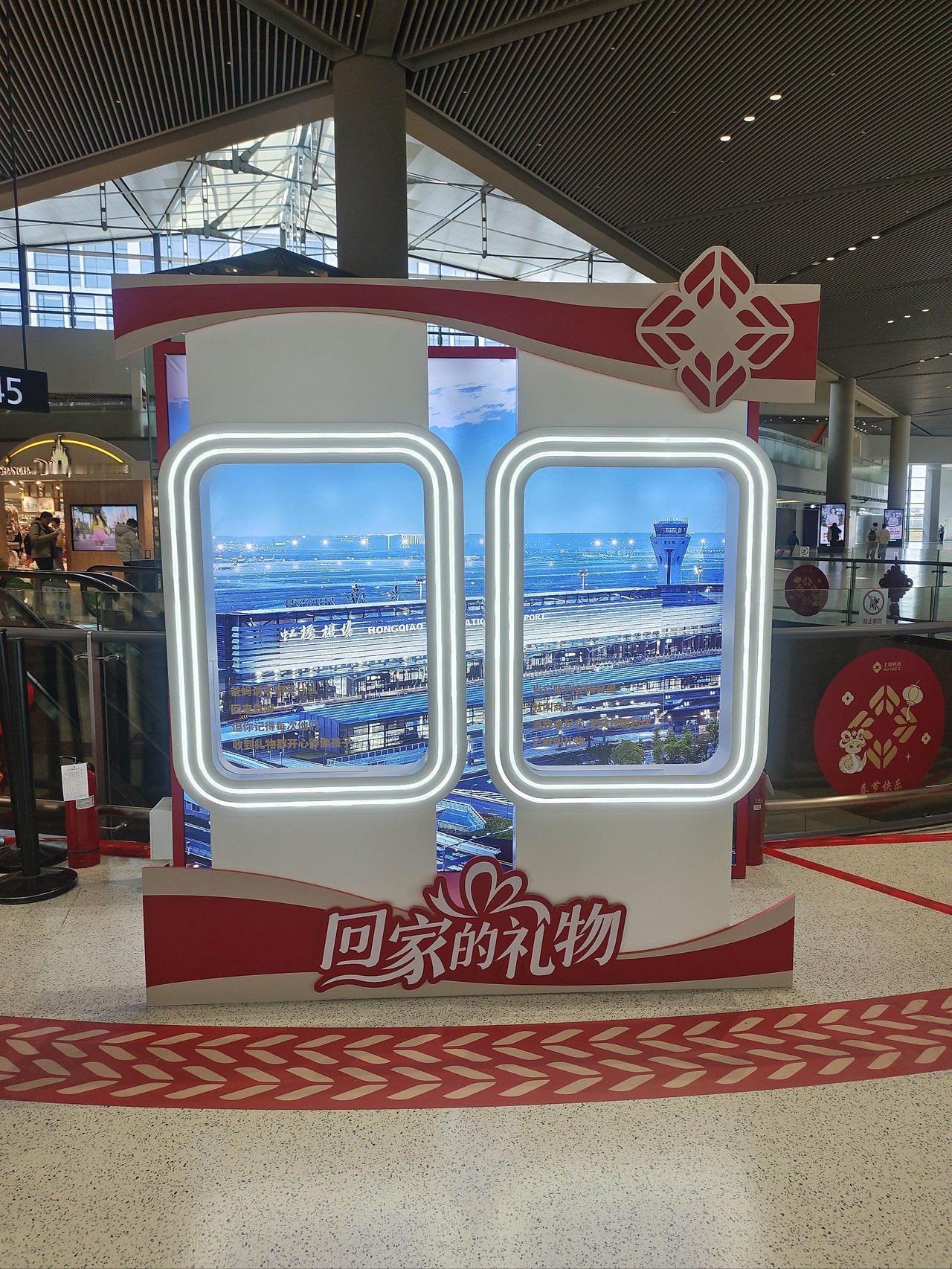 机场里赶大集爆火：我们赶的不是热闹是被治愈的生活感

谁能想到，如今赶飞机最期待