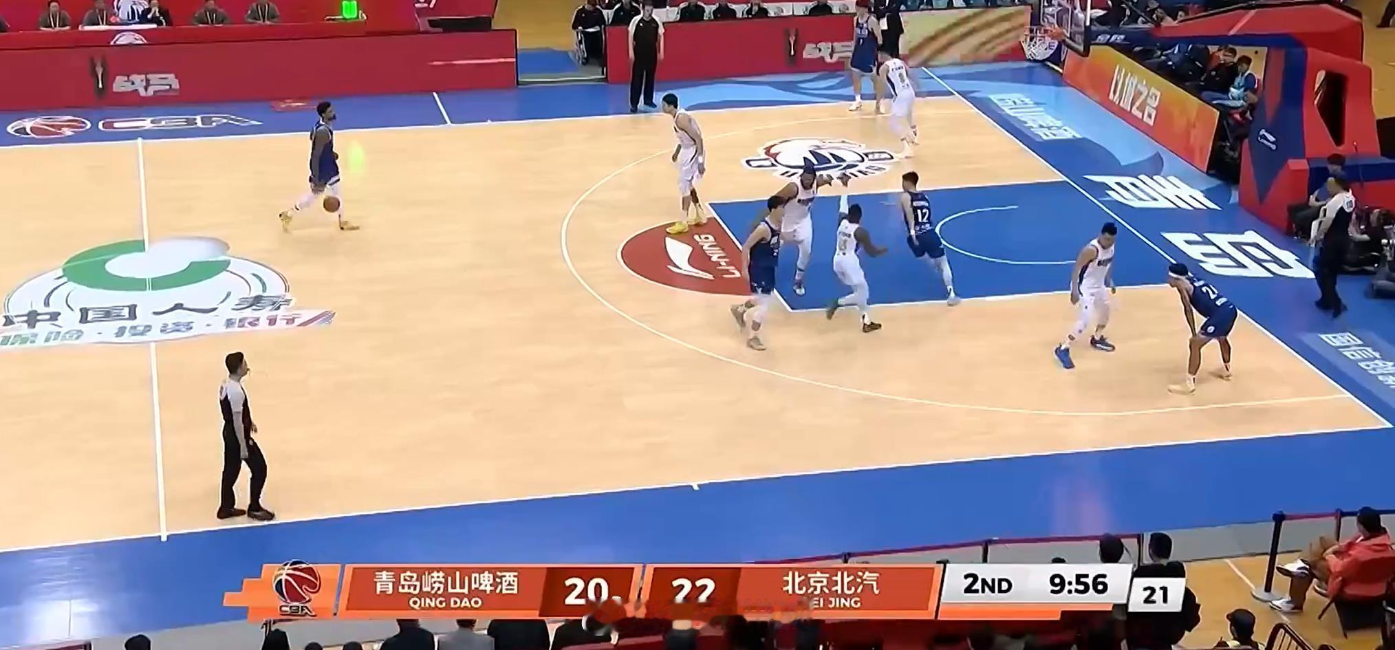 青岛男篮vs北京男篮 首钢中段一波9-0拉开，可麦基上来后，进攻端不力，被打了一